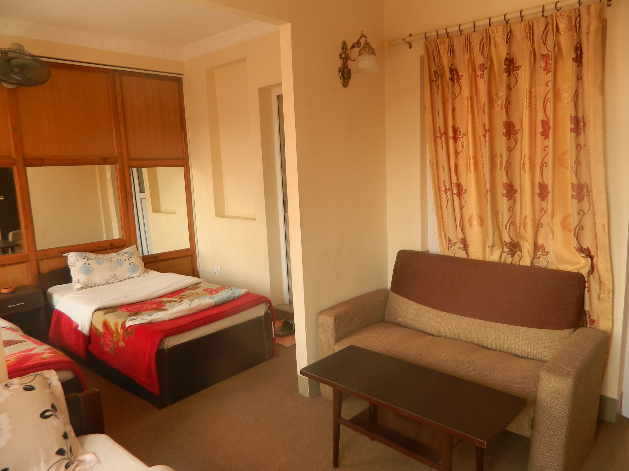 Om Tara Guest House Pvt Ltd Κατμαντού Εξωτερικό φωτογραφία
